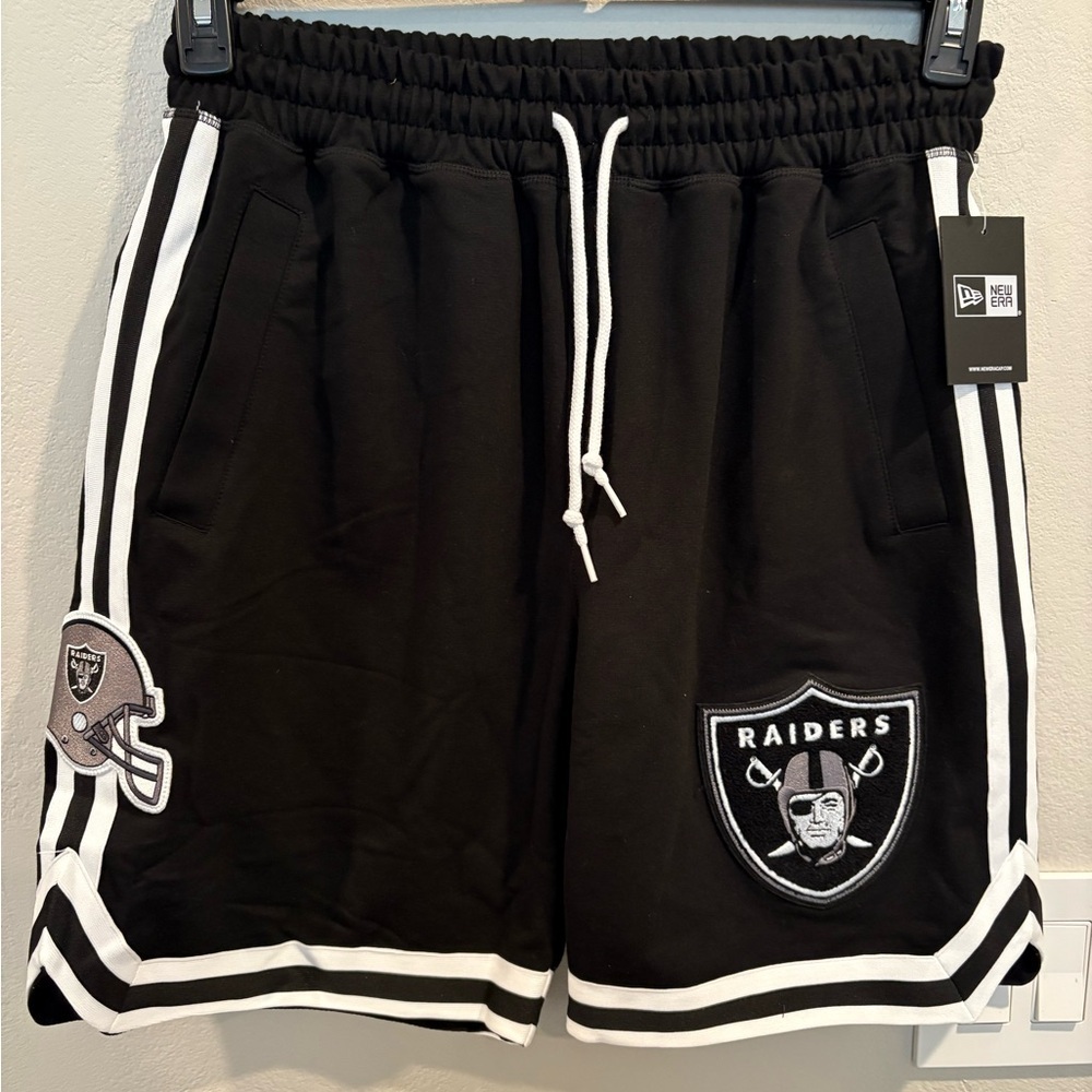New Era Las Vegas Raiders Shorts Black Men’s New With Tags Size Medium - Picture 2 of 11
